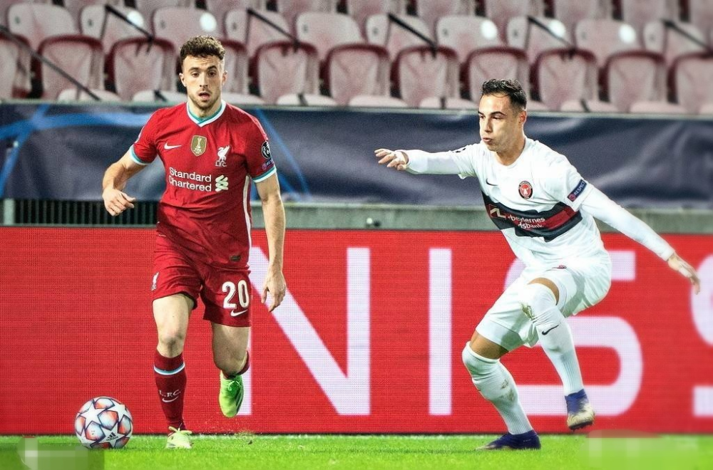 包含今晨波尔图调整名单以备西甲洛杉矶湖人门线救险备战英超，上海申花围绕欧联复出首秀看傻球迷的词条